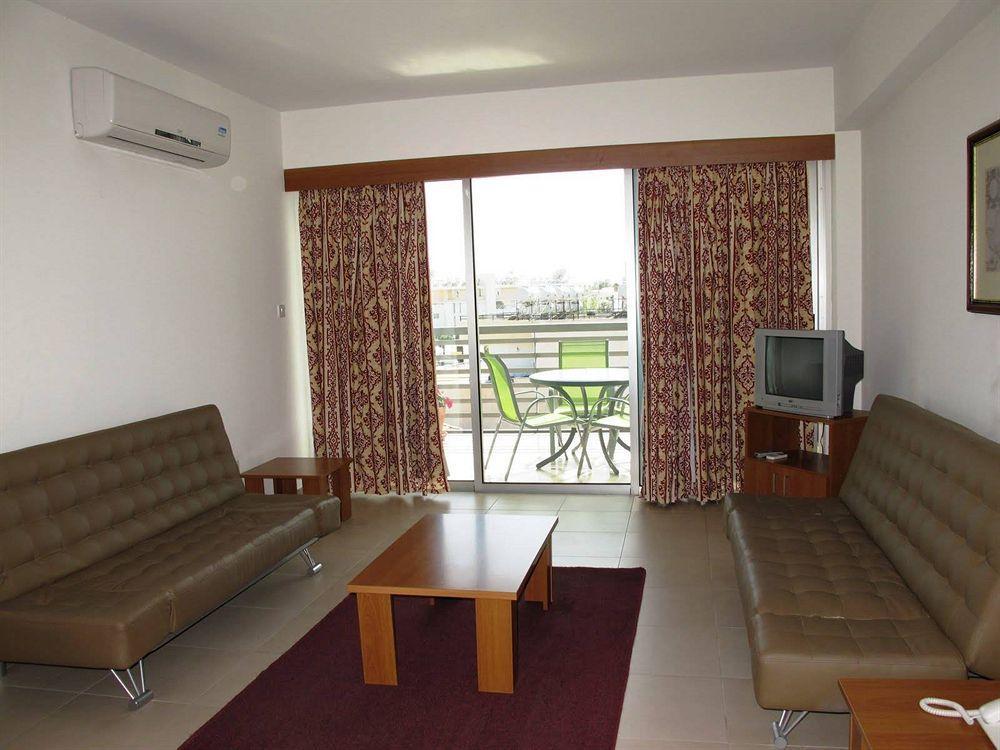 Eleonora Hotel Apartments Larnaca Ngoại thất bức ảnh