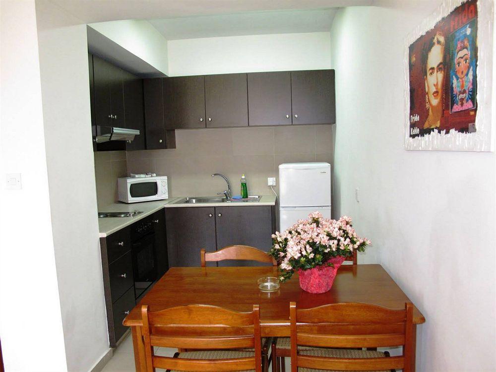 Eleonora Hotel Apartments Larnaca Ngoại thất bức ảnh
