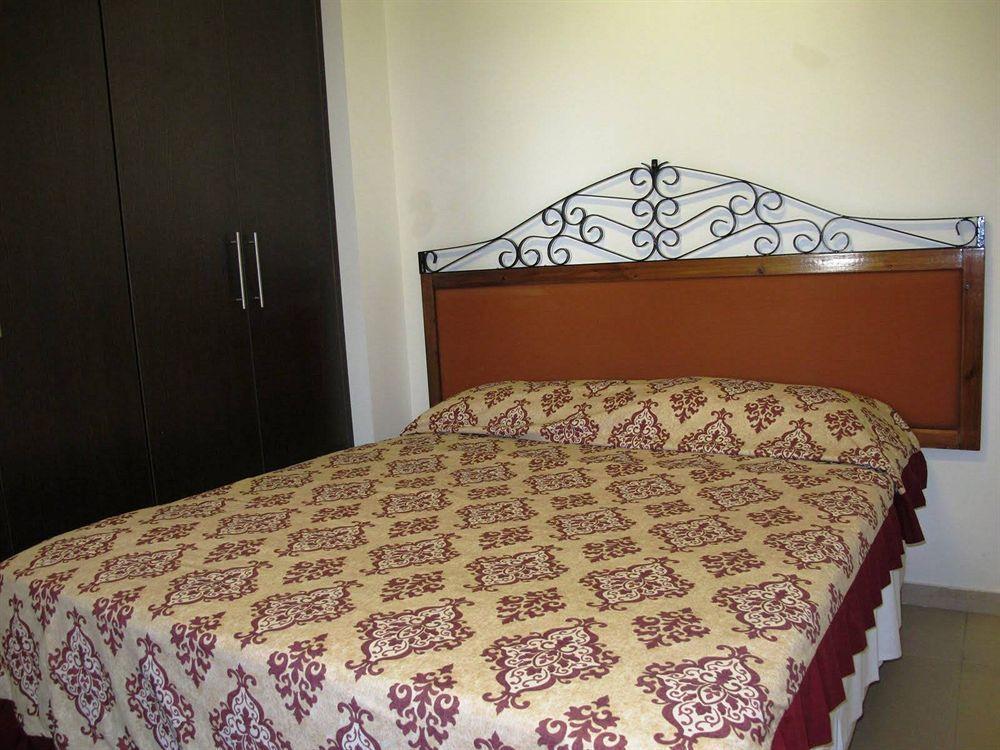 Eleonora Hotel Apartments Larnaca Ngoại thất bức ảnh