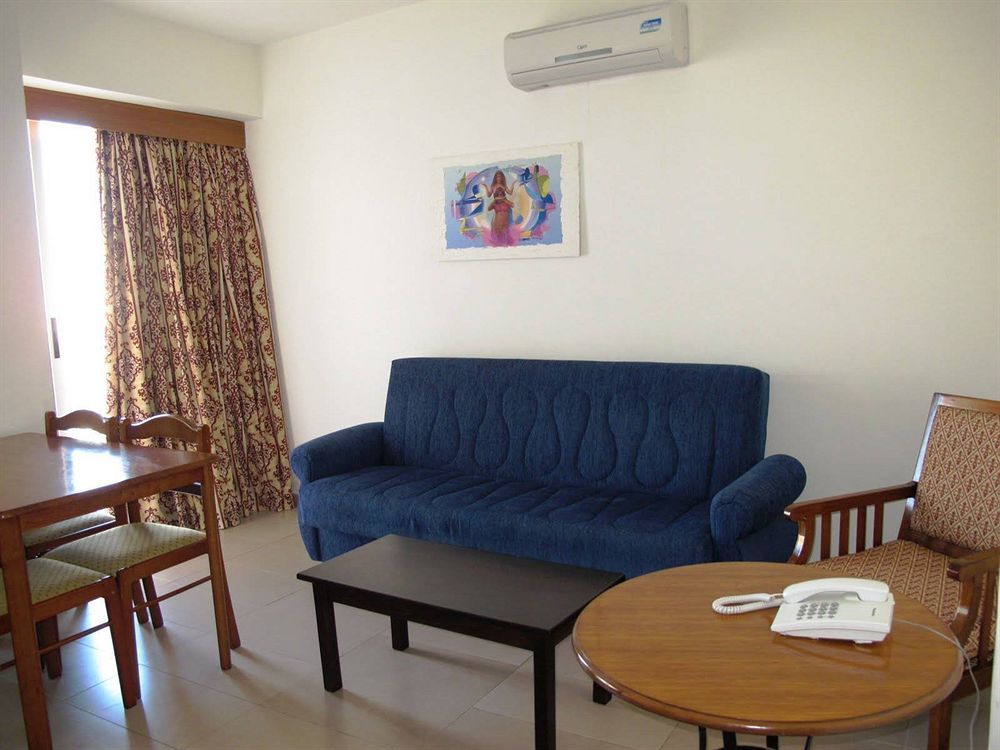 Eleonora Hotel Apartments Larnaca Ngoại thất bức ảnh