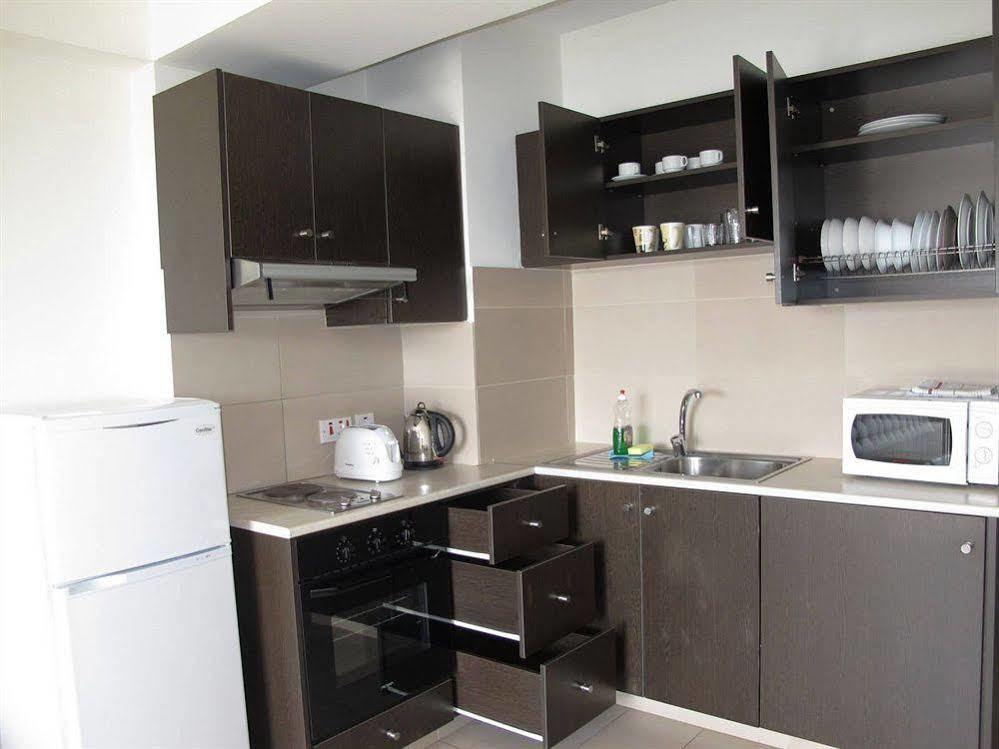 Eleonora Hotel Apartments Larnaca Ngoại thất bức ảnh