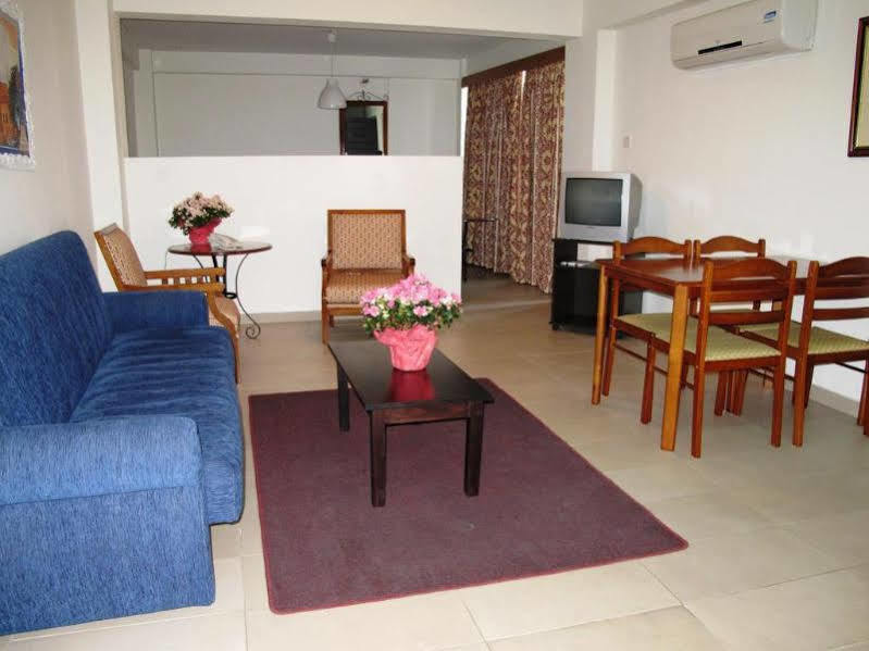 Eleonora Hotel Apartments Larnaca Ngoại thất bức ảnh