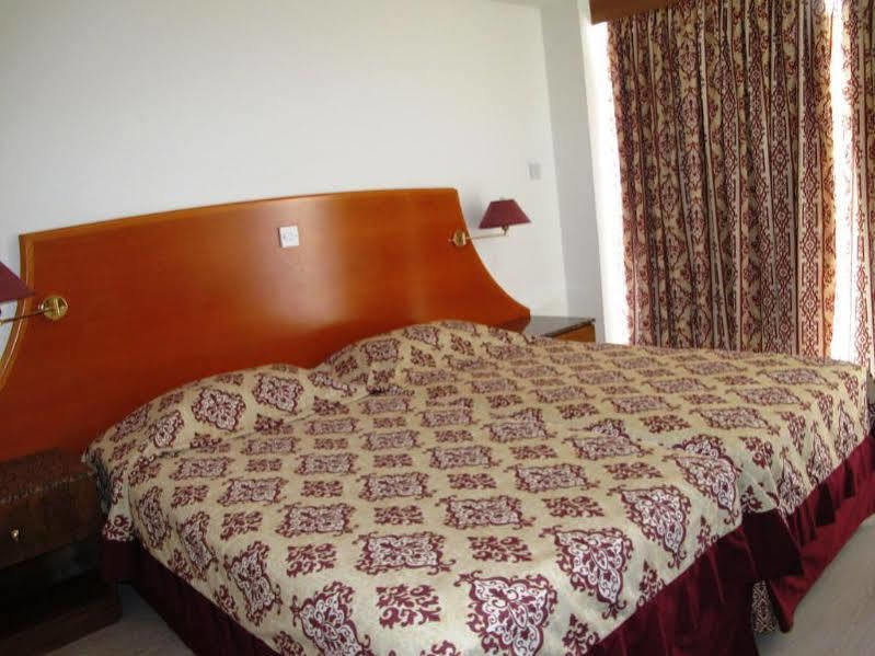 Eleonora Hotel Apartments Larnaca Ngoại thất bức ảnh