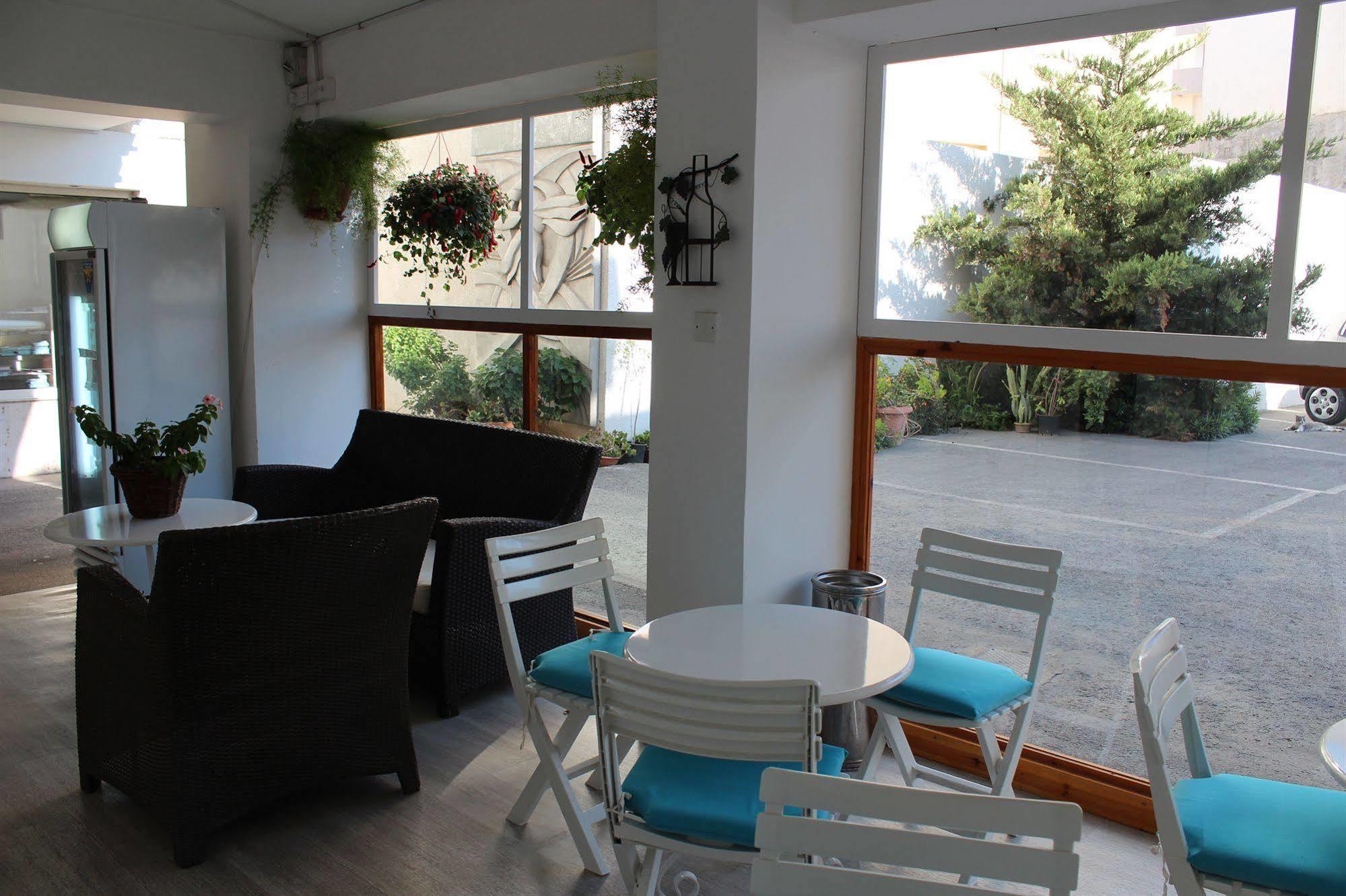 Eleonora Hotel Apartments Larnaca Ngoại thất bức ảnh