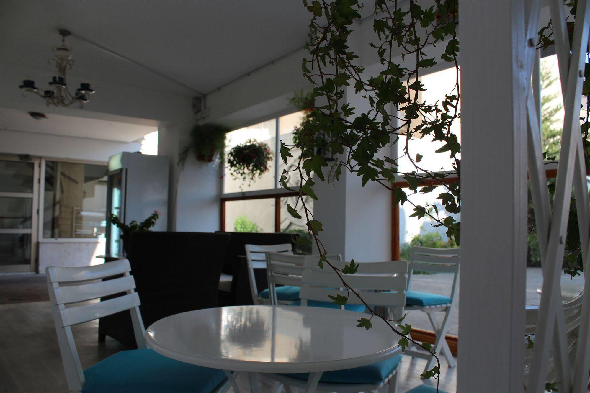 Eleonora Hotel Apartments Larnaca Ngoại thất bức ảnh