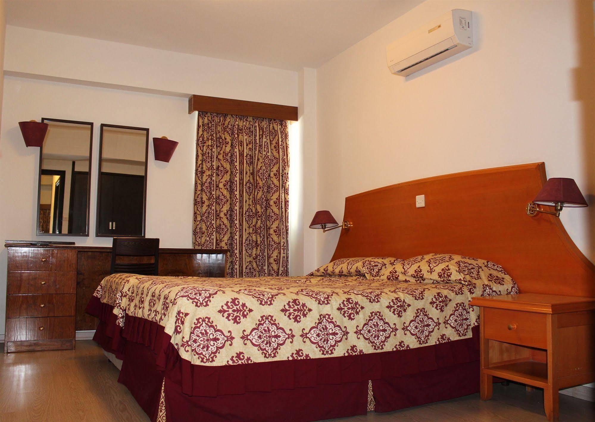 Eleonora Hotel Apartments Larnaca Ngoại thất bức ảnh