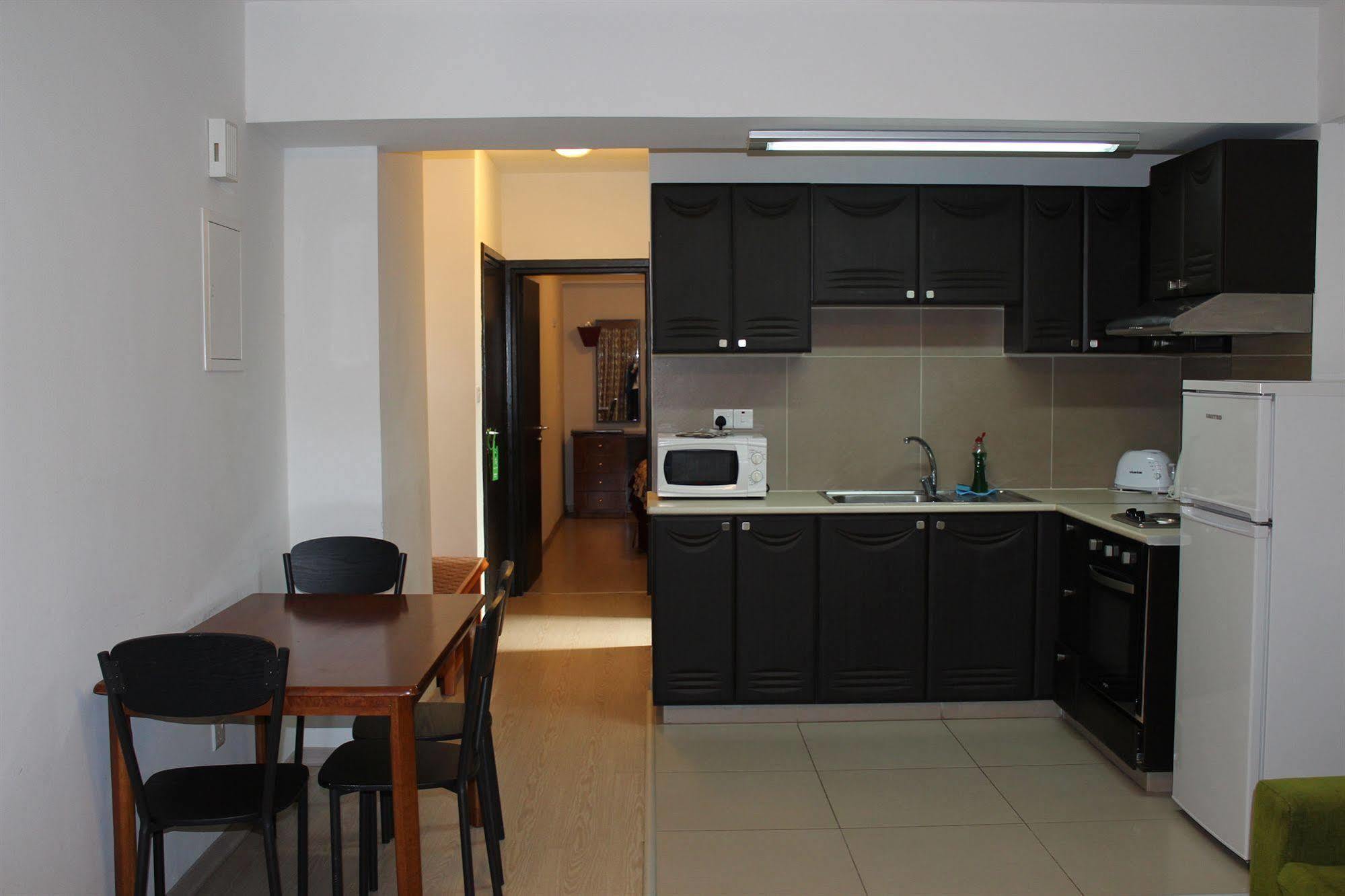 Eleonora Hotel Apartments Larnaca Ngoại thất bức ảnh