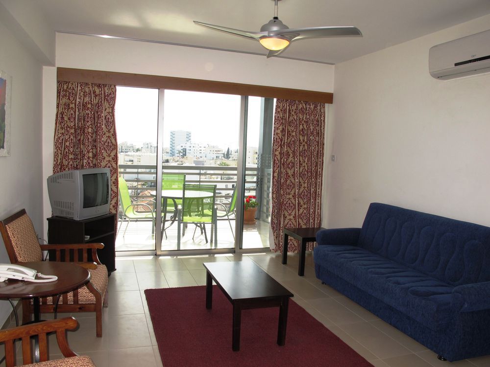 Eleonora Hotel Apartments Larnaca Ngoại thất bức ảnh